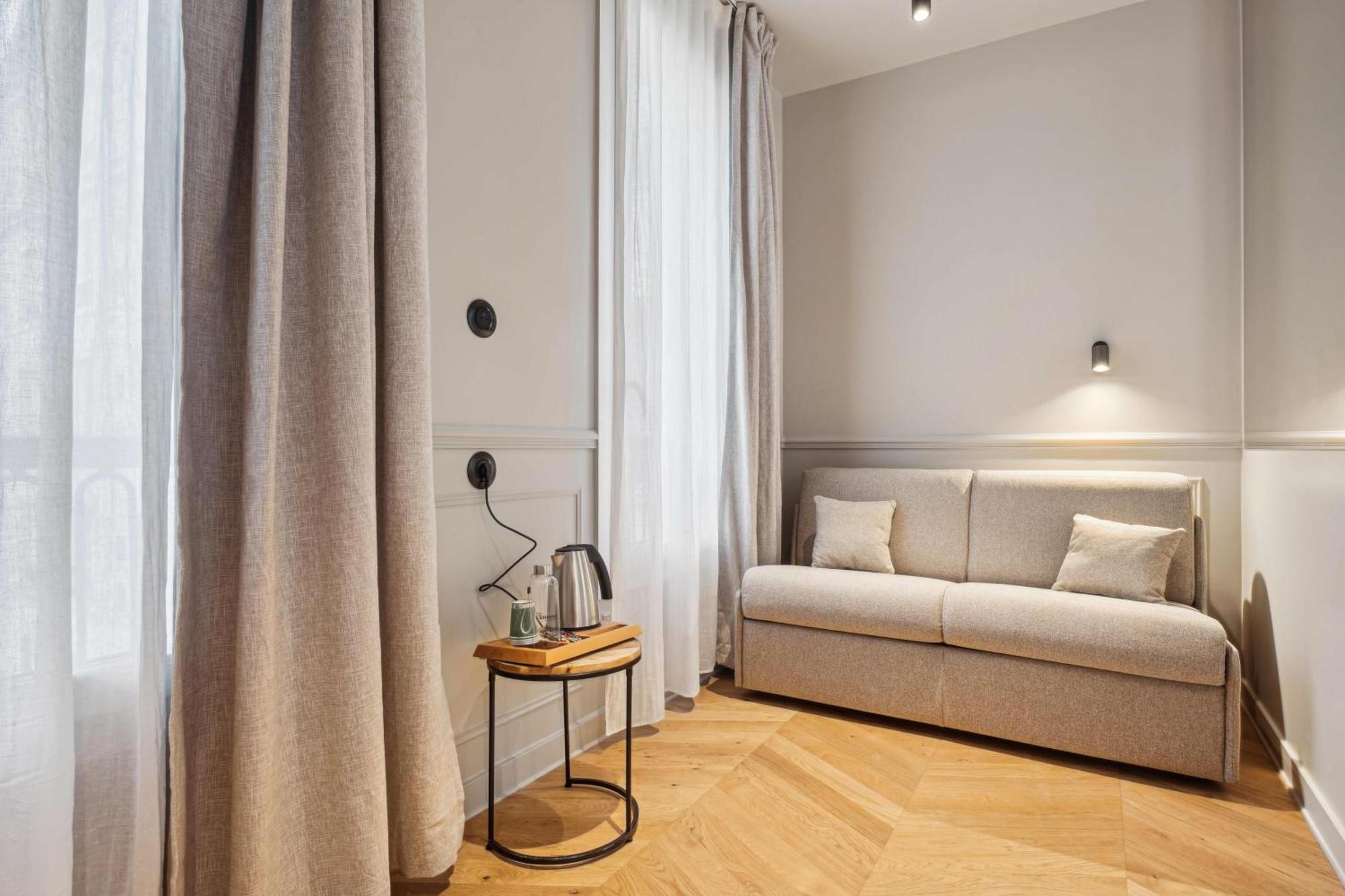 Hotel Clemence Paris Exterior photo