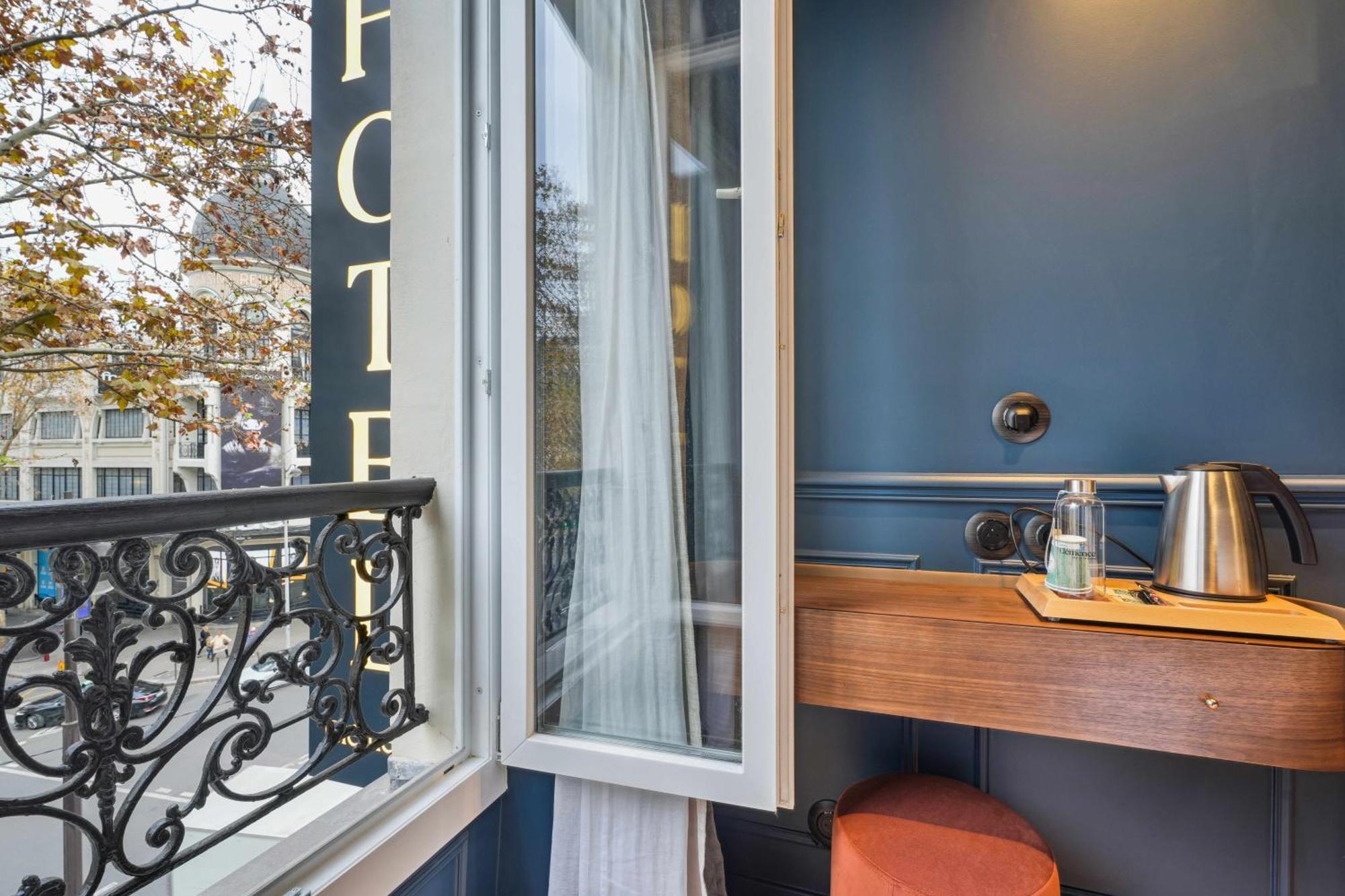 Hotel Clemence Paris Exterior photo