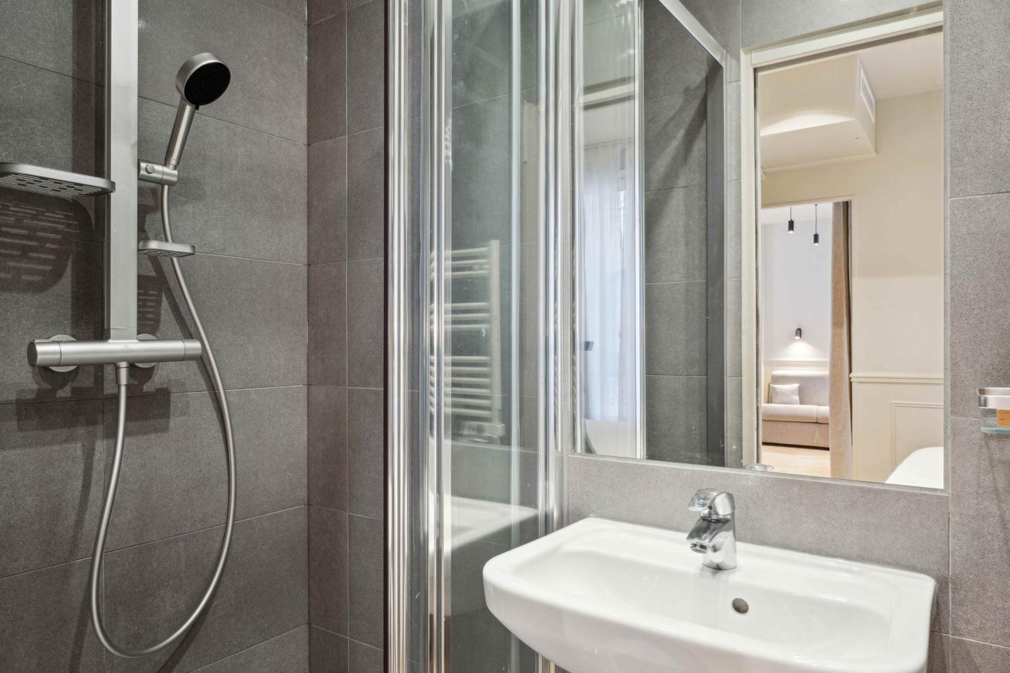 Hotel Clemence Paris Exterior photo